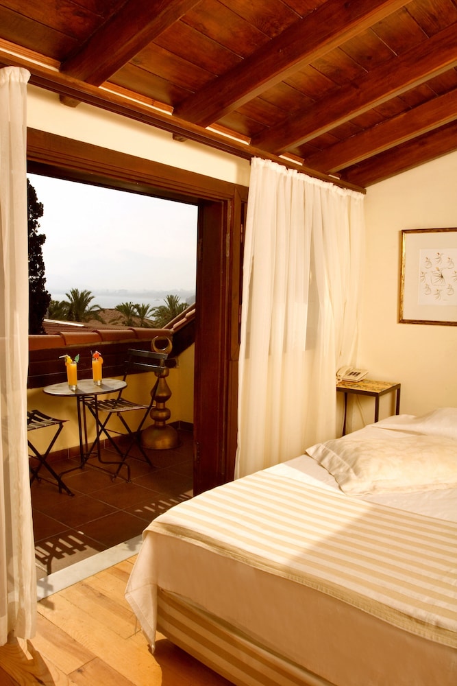 Premier Side Sea View Room - Photo 3