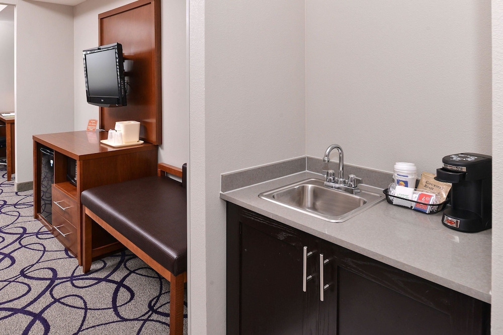 Suite, 1 King Bed, Non Smoking, Hot Tub - Photo 5