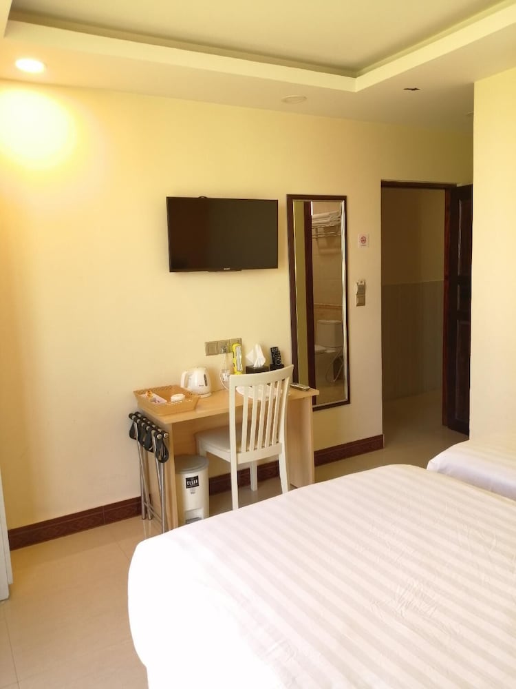 Deluxe Twin Room, 2 Twin Beds, City View photo 3