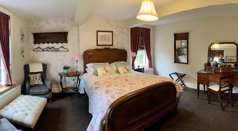 Superior Room, 1 King Bed, Garden View