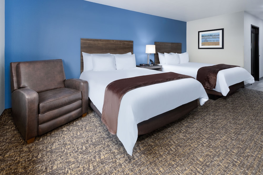 Room, 2 Queen Beds (with Recliner) - Photo 1