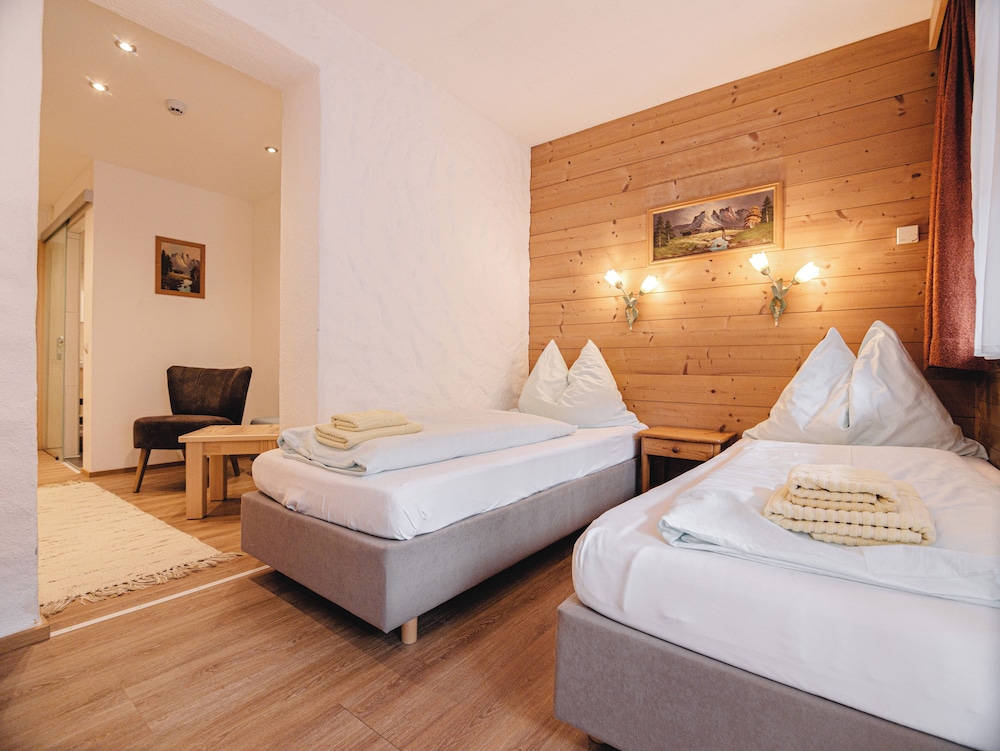 Double or Twin Room, Balcony, Courtyard View photo 1