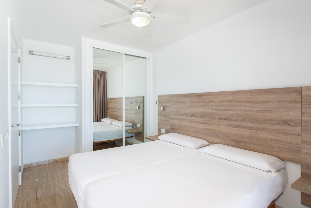 Classic One Bedroom Apartment with Terrace and Sea View 2 Adults photo 3