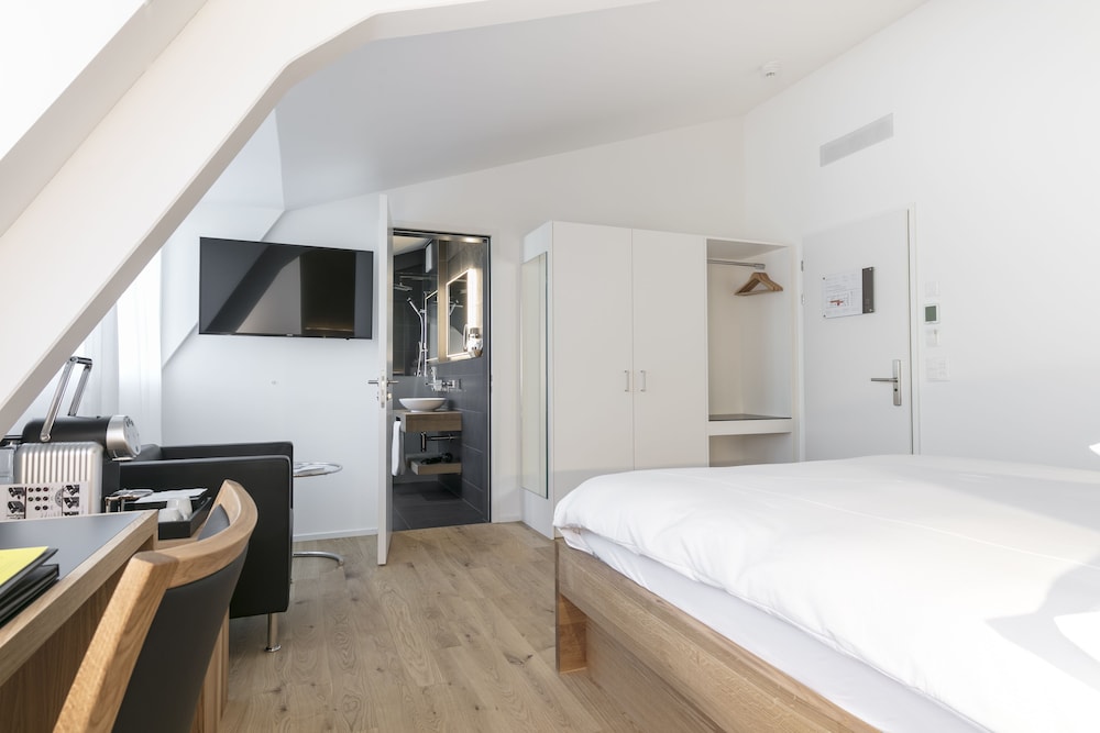 Deluxe - Double Room, Air Condition photo 3