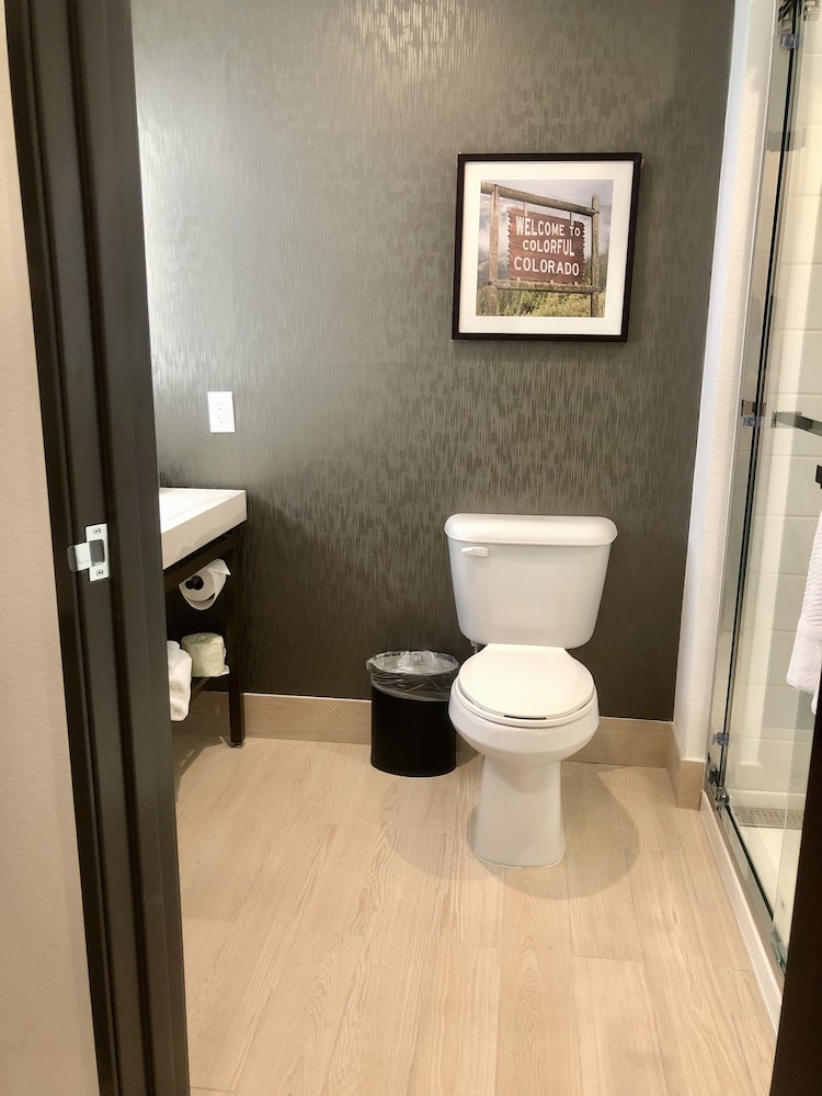 Deluxe Suite, 1 King Bed, Accessible, Non Smoking - Photo 11