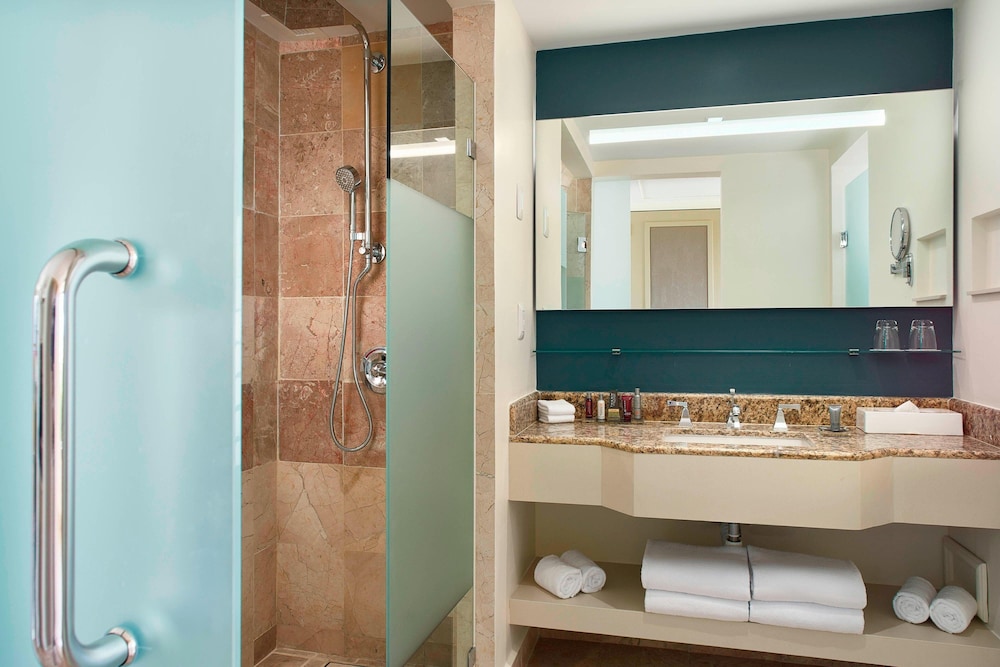 Room, 2 Double Beds - Photo 3