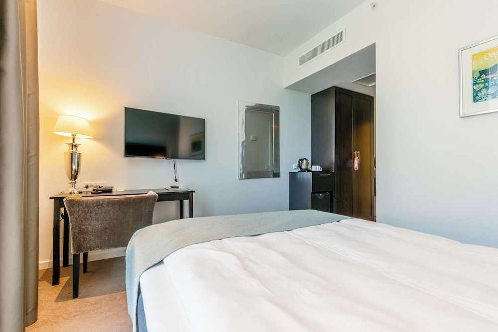 Standard Room, 1 Queen Bed photo 2