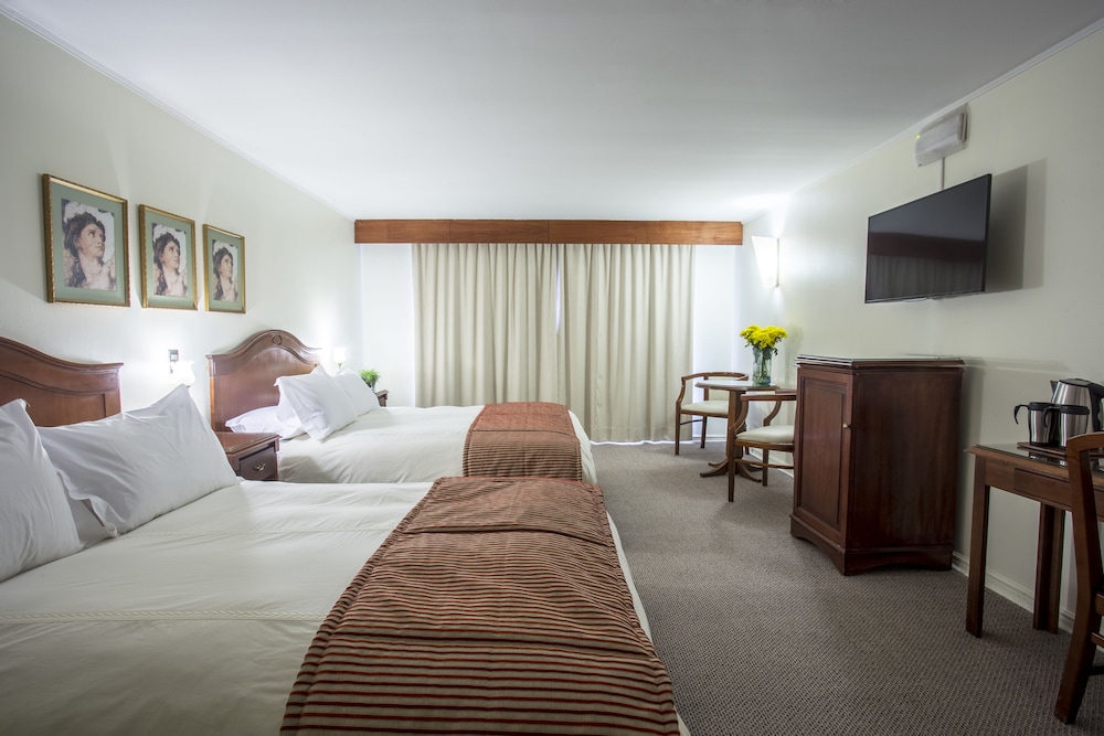 Standard Double Room, 2 Queen Beds photo 2