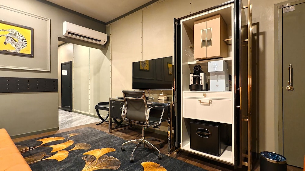 8 Suites Junior