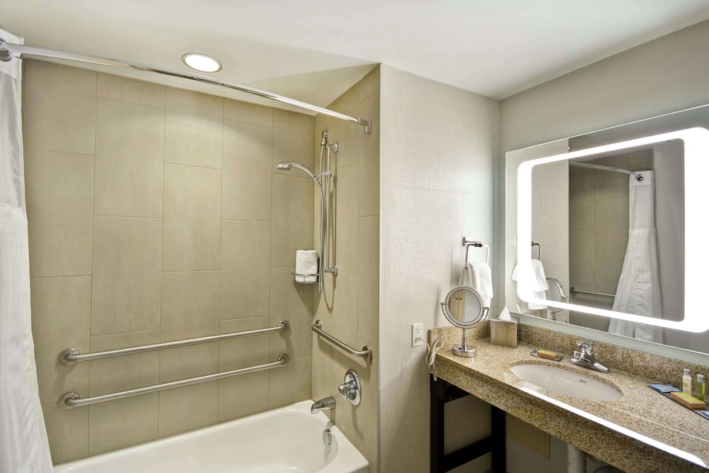 Room, 2 Queen Beds, Accessible, Bathtub (Mobility & Hearing) - Photo 4
