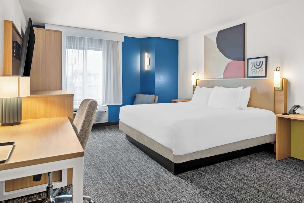 Room, 1 King Bed, Accessible (Hearing) - Photo 3
