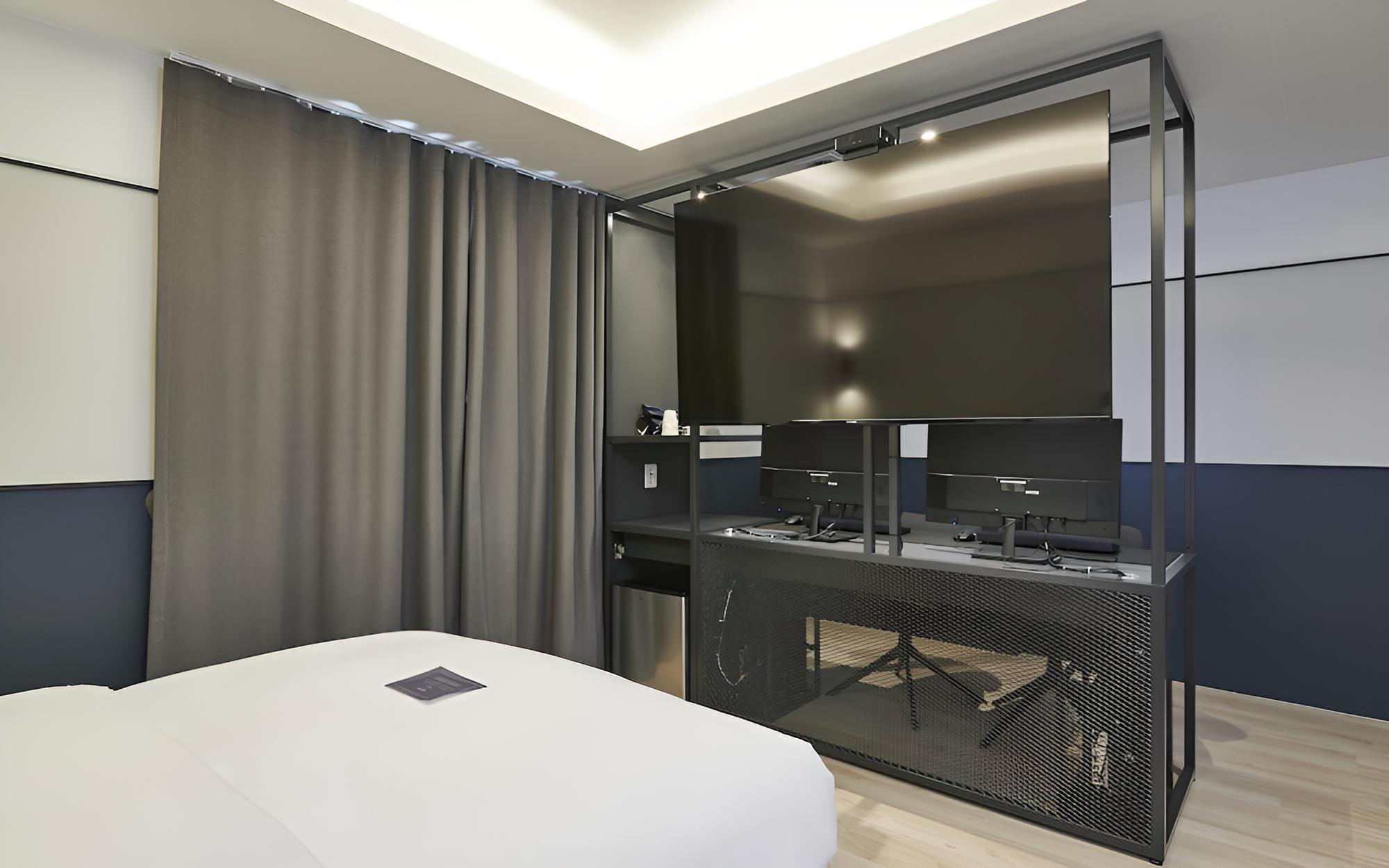Room (Premium with PC (2 High Performing PC) - Photo 2