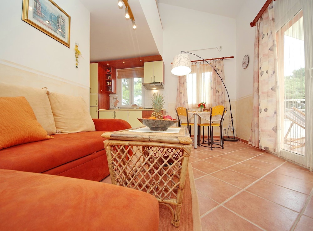 Studio (Studio Apartment with Balcony and Sea)