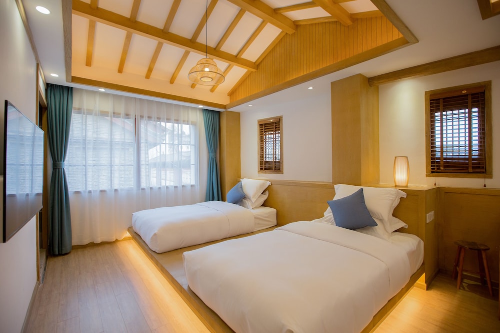Deluxe Twin Room photo 2