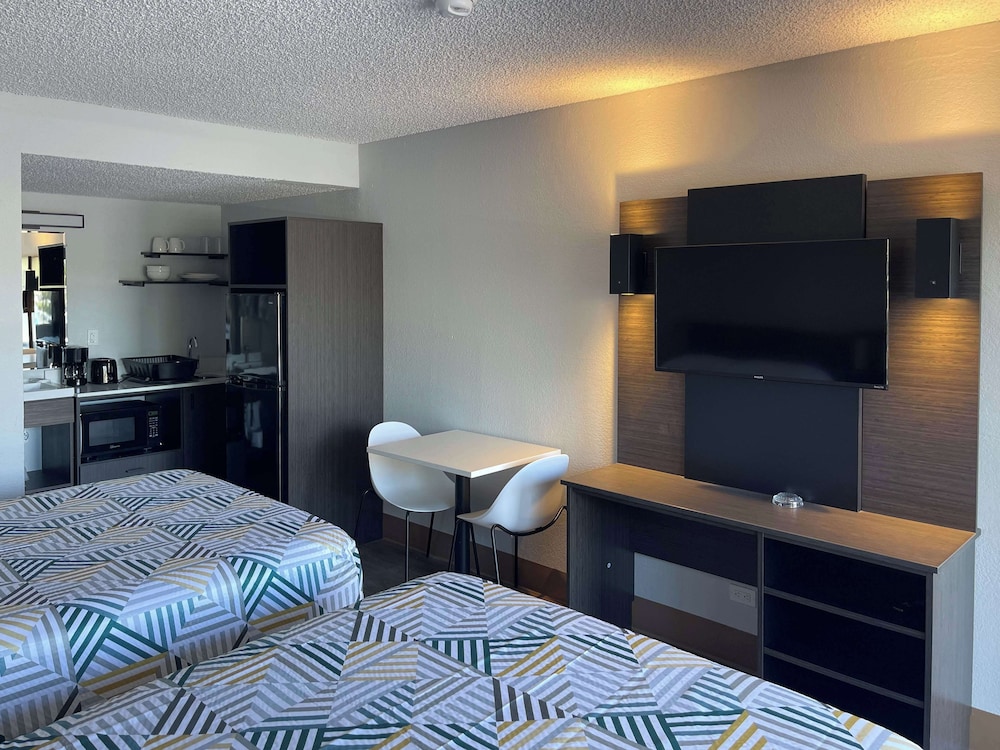 Standard Room, 2 Double Beds, Non Smoking, Kitchenette photo 2