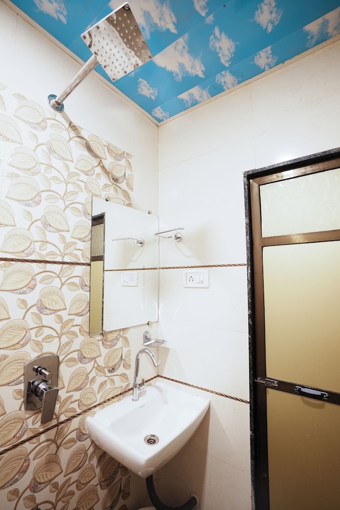 Deluxe Room - Photo 5