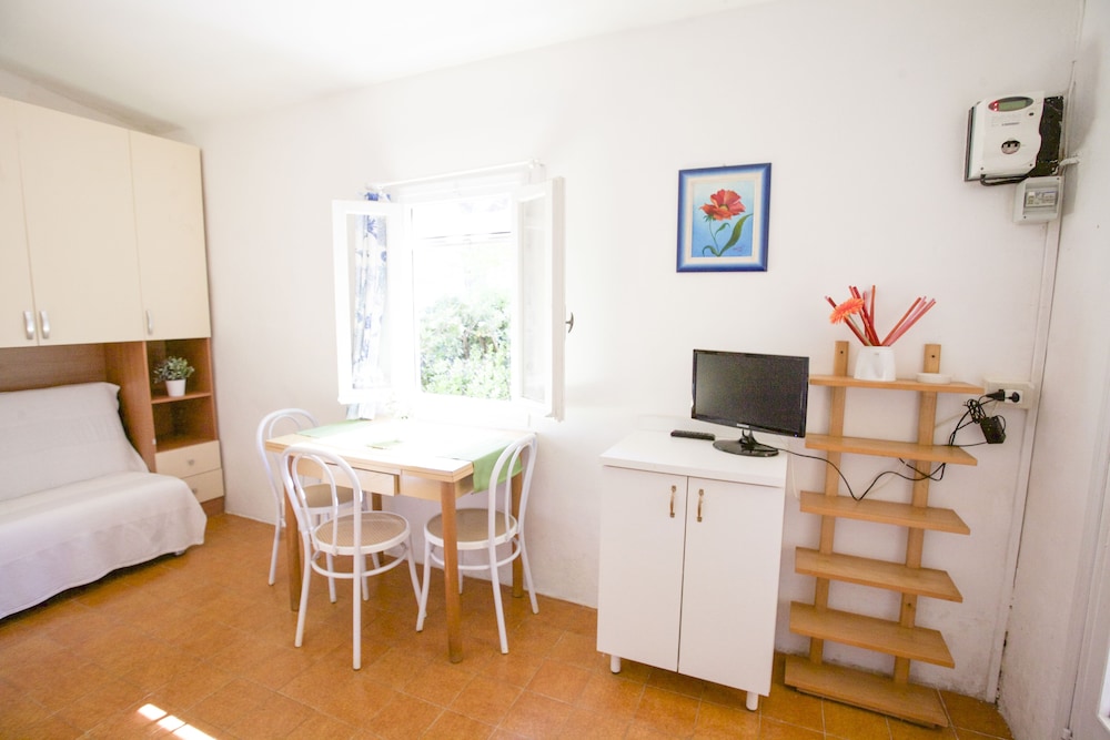 Apartment photo 2