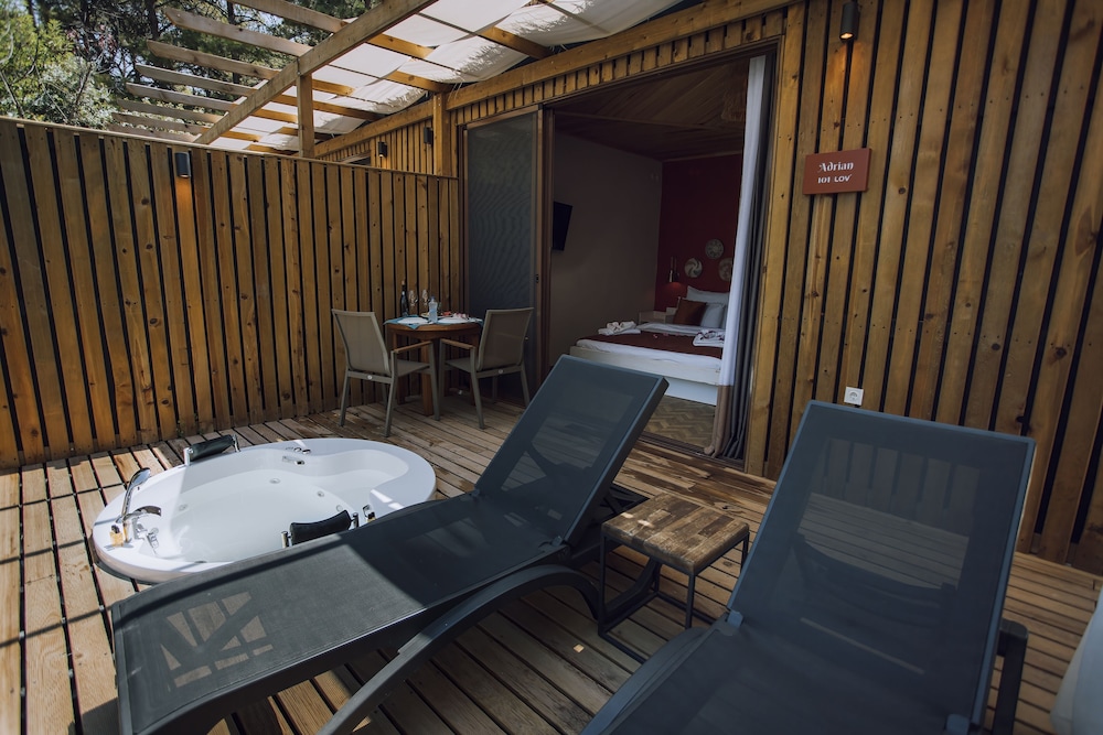 Therapy Stone House - Photo 2