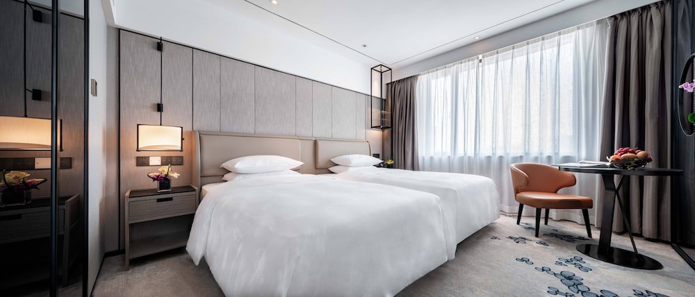 Landmark Deluxe City View Twin Room - Photo 1
