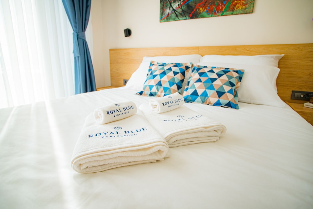 Comfort Studio, 1 Queen Bed, Balcony, Garden View photo 2