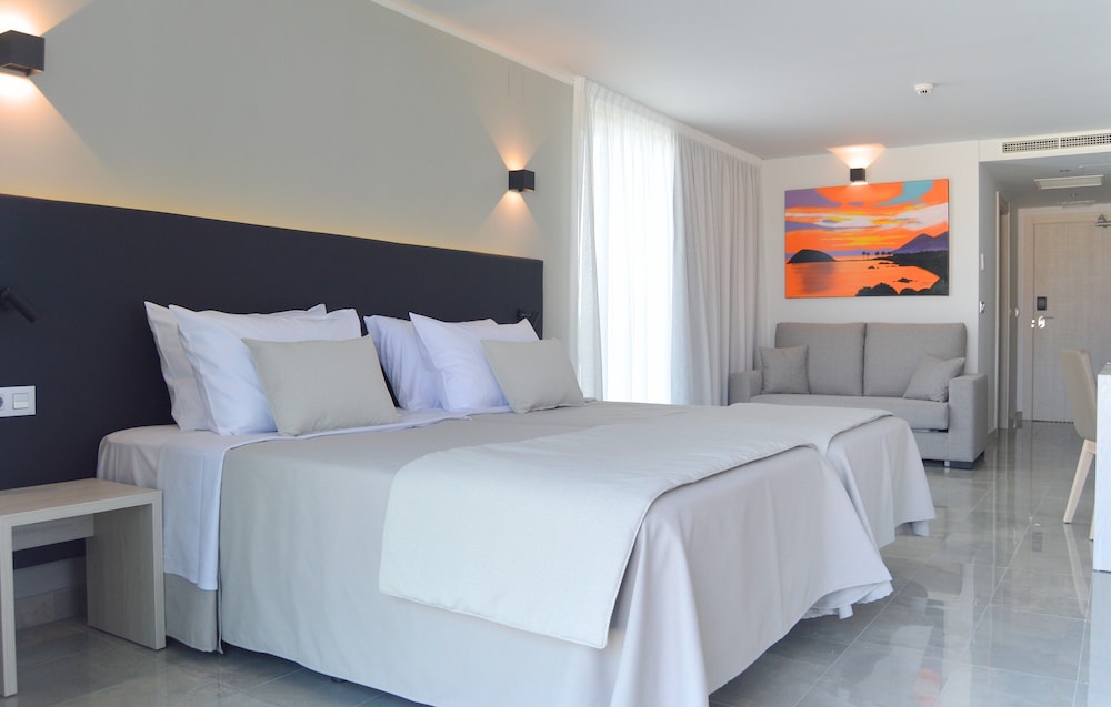 Deluxe Double Room, Pool View