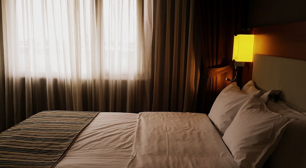 Standard Single Room (1 King Bed) photo 2
