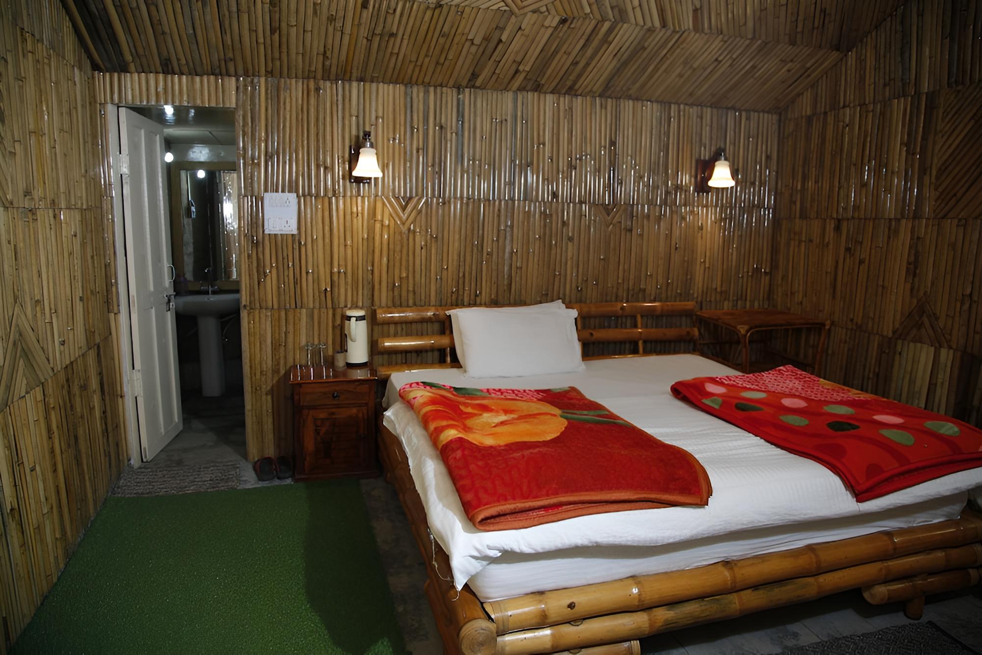 Pine room villa photo 1