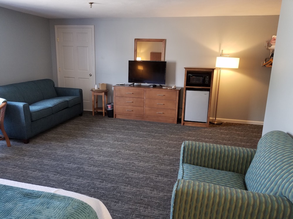 Suite, 1 King Bed, Non Smoking, Jetted Tub photo 3