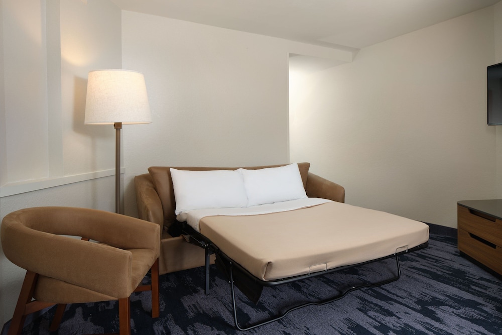 Studio, 1 King Bed with Sofa bed (Mobility/Hearing Access, Transf Shwr) - Photo 1