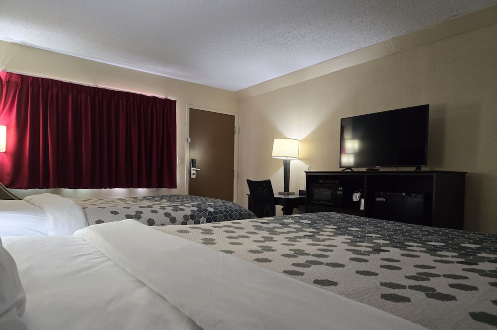 Room, 2 Queen Beds, Accessible, Non Smoking - Photo 9