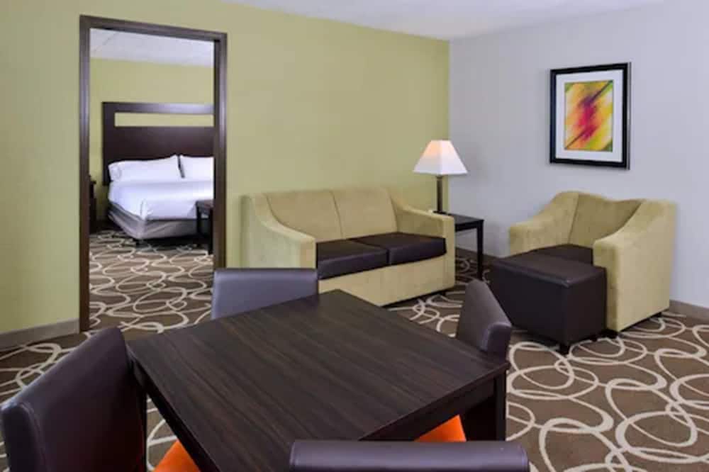 Suite, 1 King Bed, Non Smoking - Photo 2