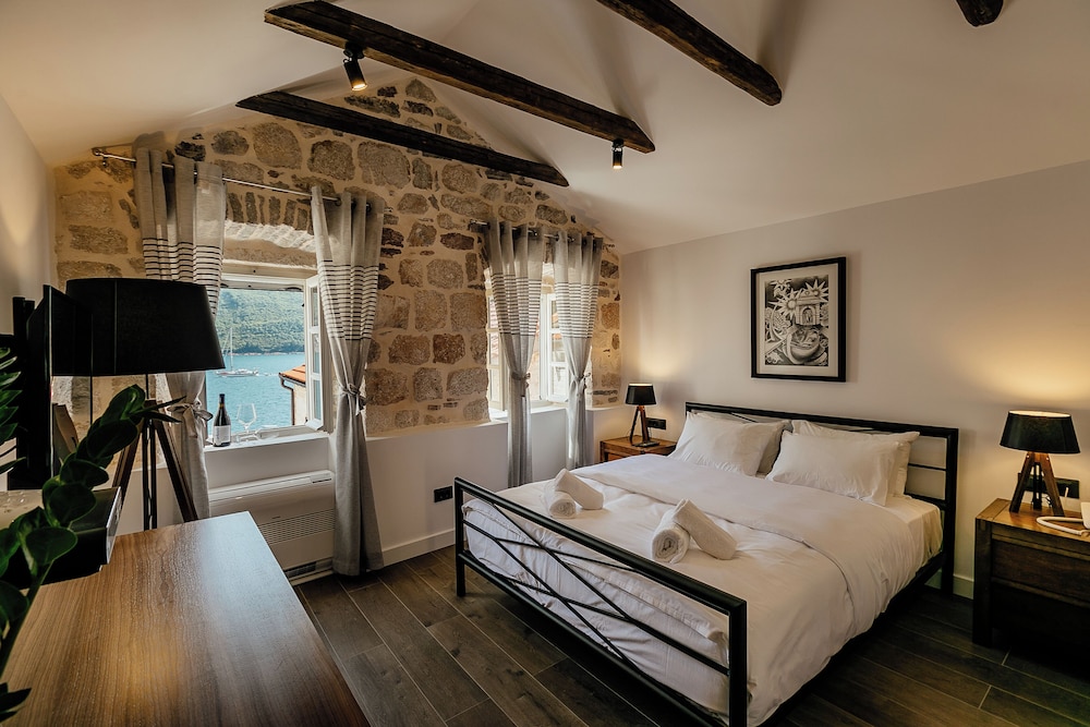 Double room with a sea view / Annex C