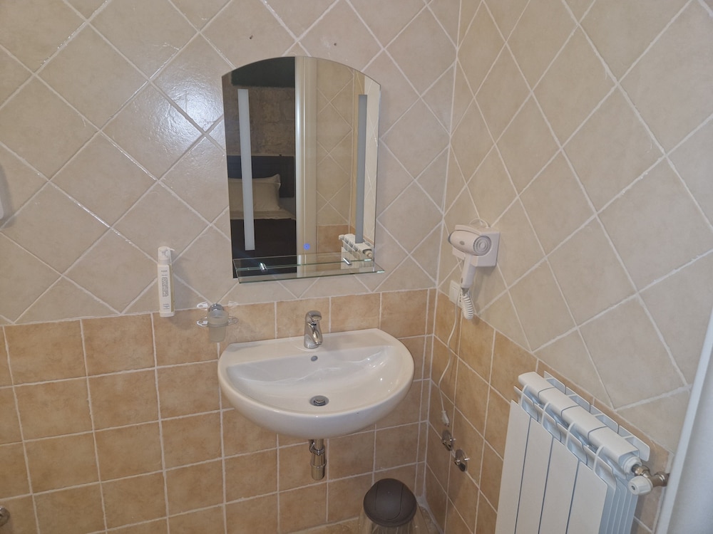 Junior Quadruple Room, Hill View photo 2