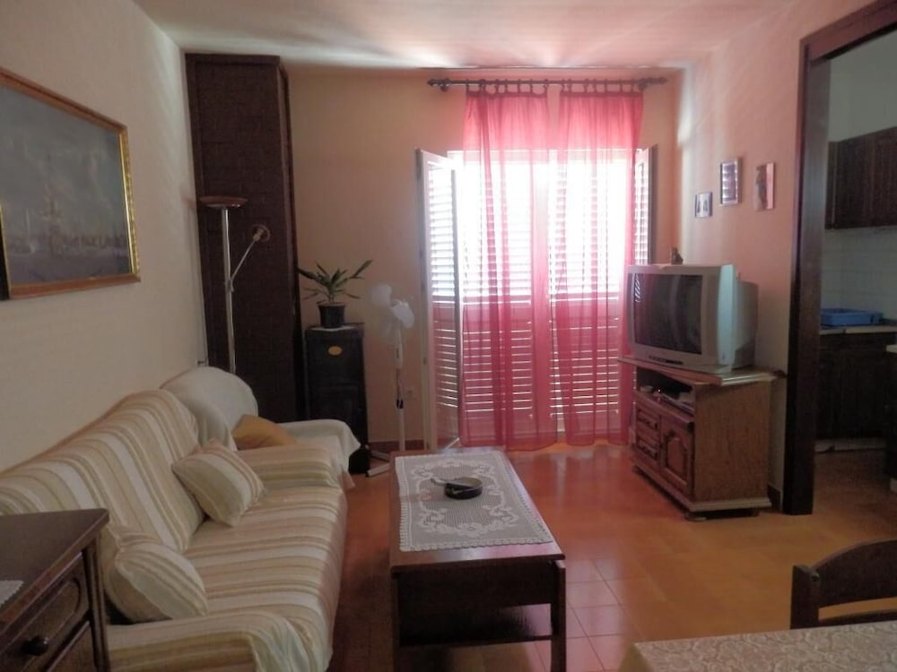House (4 Bedrooms) photo 3