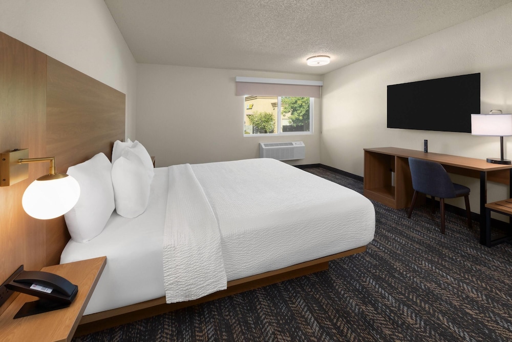 Room, 1 King Bed, Non Smoking - Photo 2