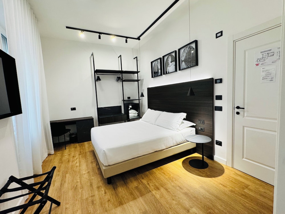 Classic Double Room, 1 Queen Bed, Non Smoking, Private Bathroom