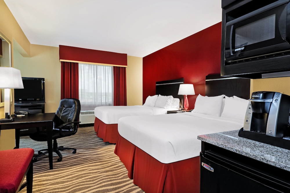 Suite, 2 Queen Beds (Living Area) - Photo 1