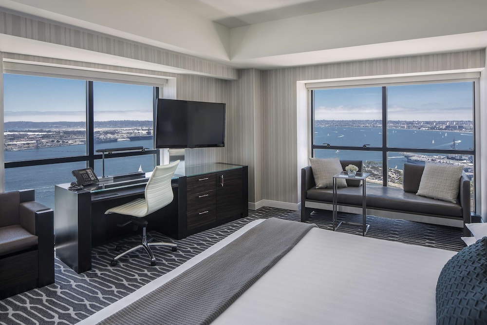 Room, 1 King Bed, Corner