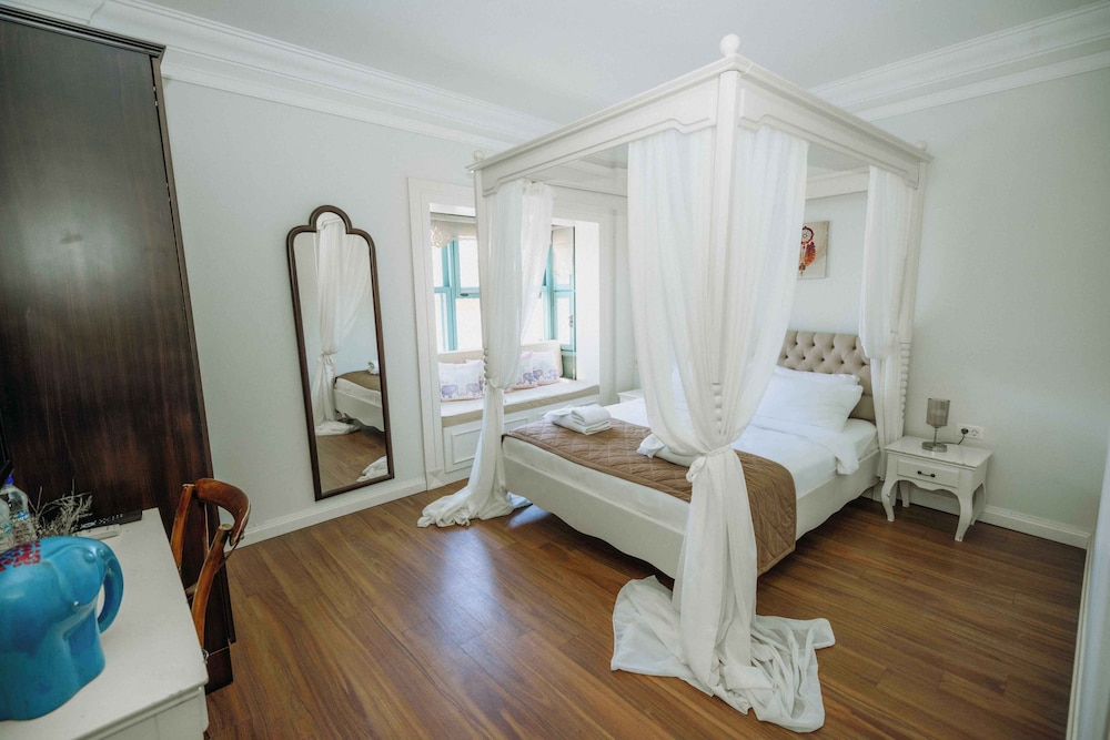 Junior Room