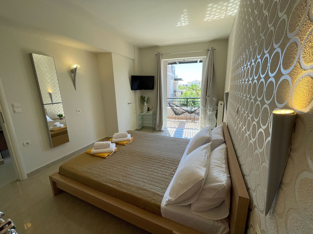 Artdeco Luxury Suites #B4 photo 2
