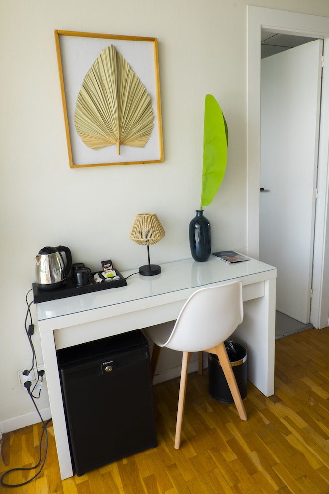 Standard Triple Room, Balcony - Photo 4