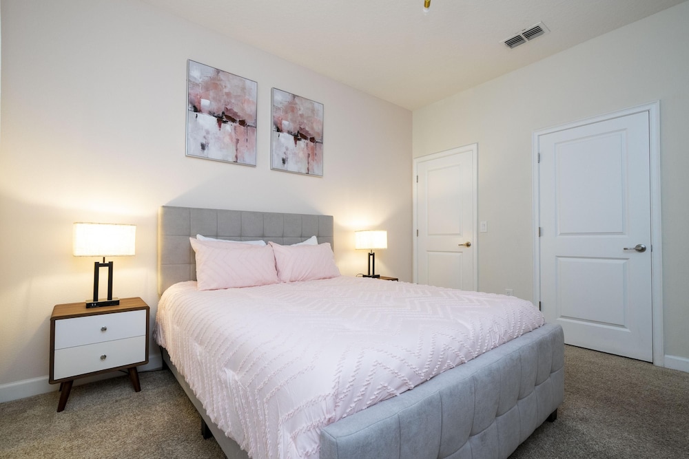 Beautiful 4BR 3BA Home w Pool at Storey Lake, Foto 4