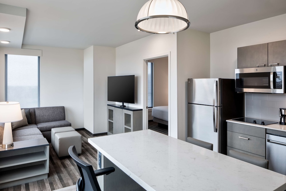 Suite, 1 Bedroom, Kitchen - Photo 2