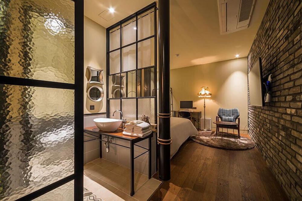 Standard Room (Bath Bomb Package) - Photo 9