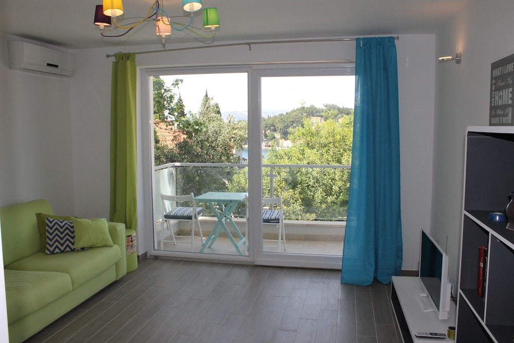 Apartment, 1 Bedroom, Balcony, Sea View photo 2