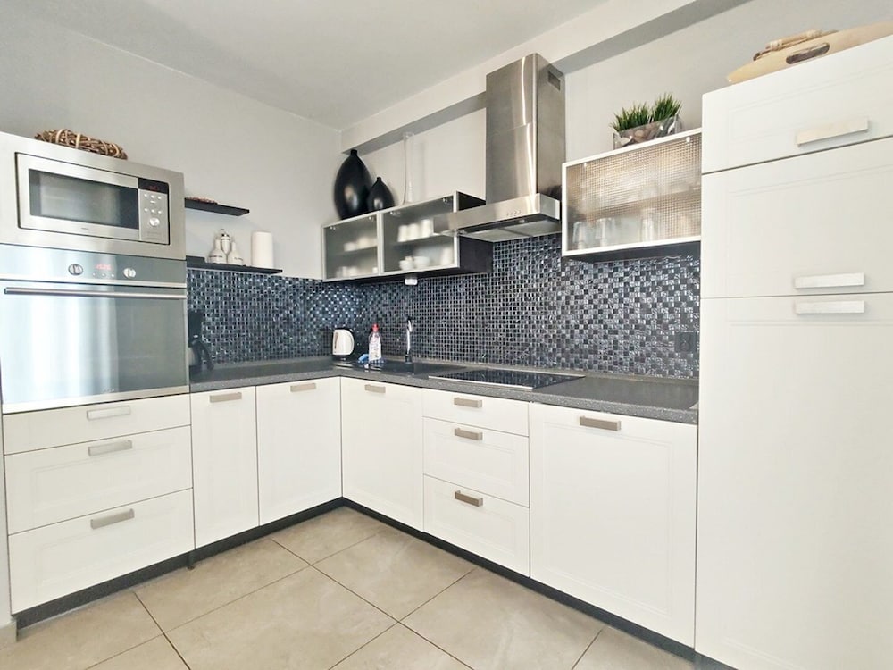 Deluxe Apartment, Multiple Beds, Partial Sea View photo 2