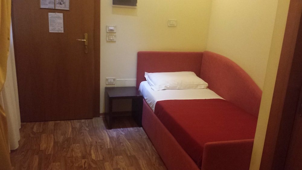 Classic Quadruple Room - Photo 3