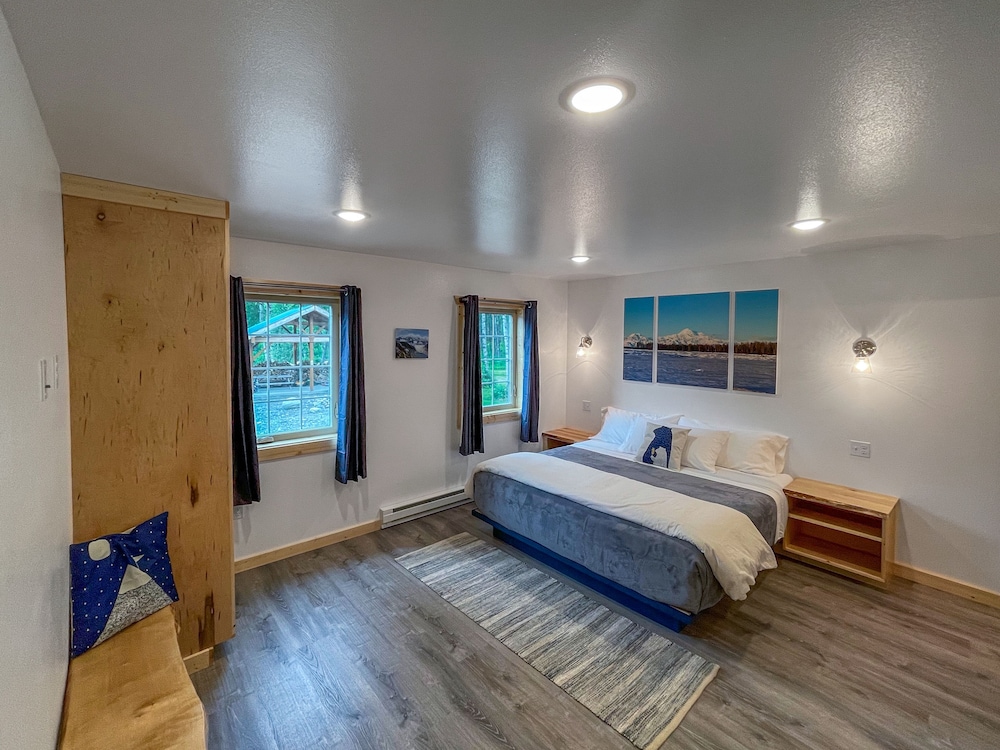 Luxury Cabin, 1 Bedroom, Private Bathroom, Garden View photo 2