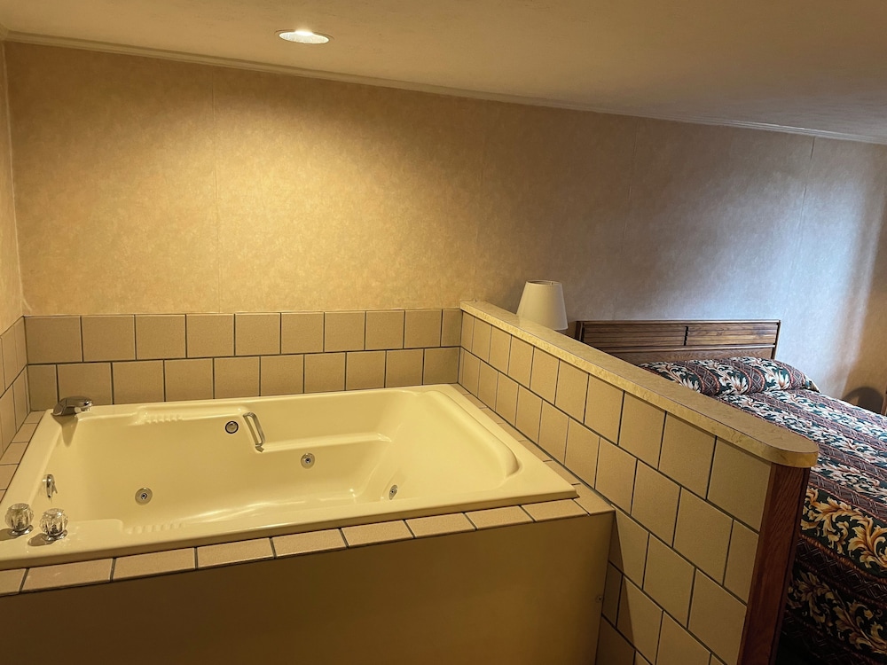 Deluxe Room, 1 Queen Bed, Non Smoking, Hot Tub photo 1