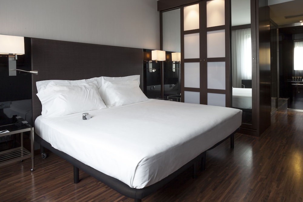 Standard Room, 1 King Bed - Photo 2